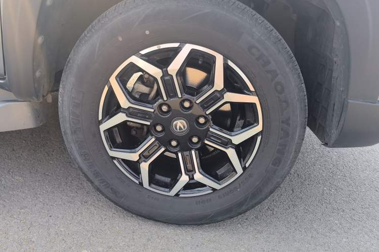 Used CHANGAN Lantop 2023 2.0T Automatic 4x4 Gasoline Flagship Standard Cab Right Front Wheel Hub