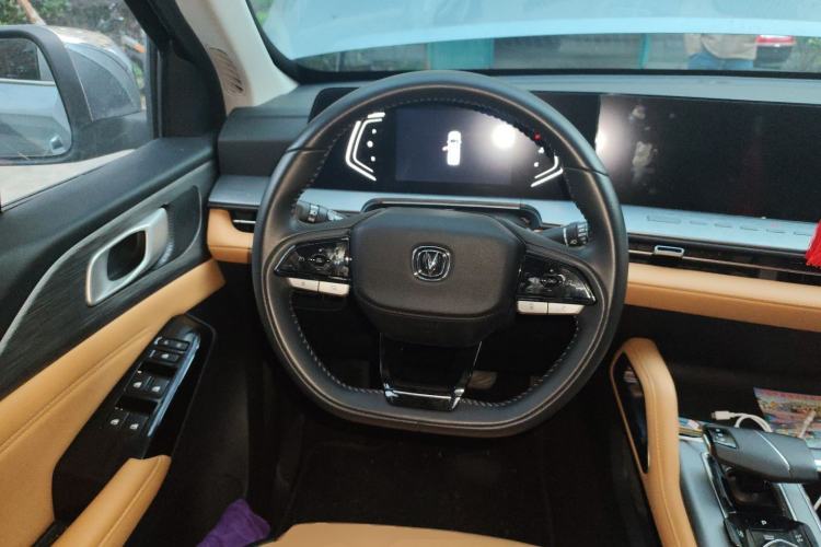 Used CHANGAN Lantop 2023 Business Edition 2.0T Automatic All-Wheel Drive Gasoline Elite Model with Extended Cabin Steering Wheel