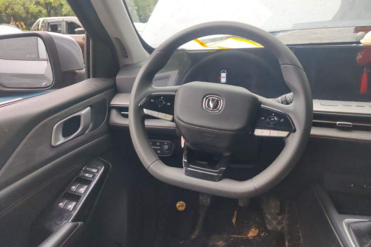 Used CHANGAN Lantop 2023 2.0T Manual Two-Wheel-Drive Diesel Elite Version with Long Flatbed Steering Wheel