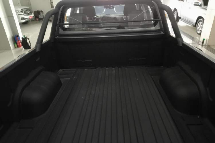Used CHANGAN Lantop 2023 2.0T Manual 4x4 Diesel Elite Long-Box Version Trunk