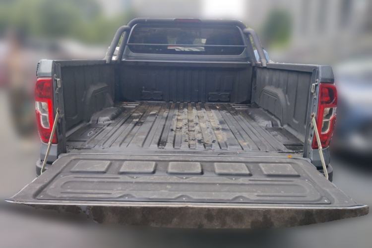 Used CHANGAN Lantop 2023 2.0T Manual Two-Wheel-Drive Diesel Elite Version with Long Flatbed Trunk