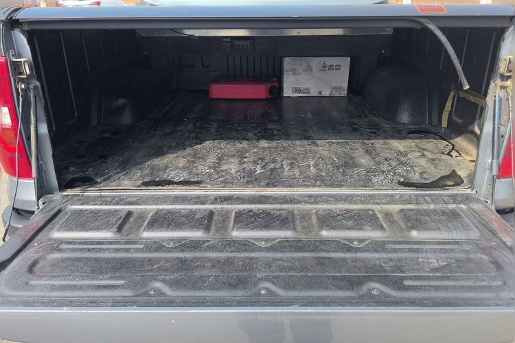 Used CHANGAN Lantop 2023 2.0T Automatic 4x4 Gasoline Flagship Standard Cab Trunk