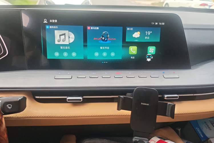 Used CHANGAN Lantop 2023 2.0T Automatic All-Wheel Drive Gasoline Flagship Standard Cab Audio And AC Panel