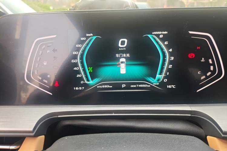 Used CHANGAN Lantop 2023 2.0T Automatic All-Wheel Drive Gasoline Flagship Standard Cab Instrument Cluster