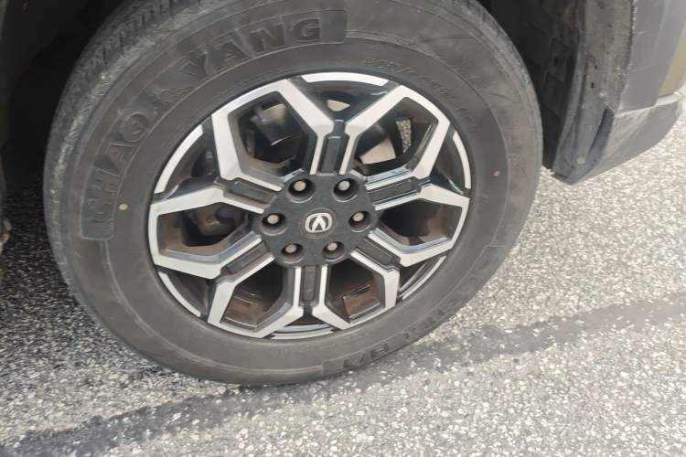 Used CHANGAN Lantop 2023 2.0T Automatic All-Wheel Drive Gasoline Flagship Standard Cab Right Front Wheel Hub