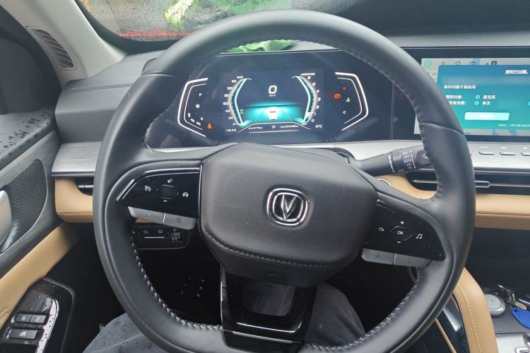 Used CHANGAN Lantop 2023 Business Edition 2.0T Automatic All-Wheel Drive Gasoline Elite Model with Extended Cabin Steering Wheel