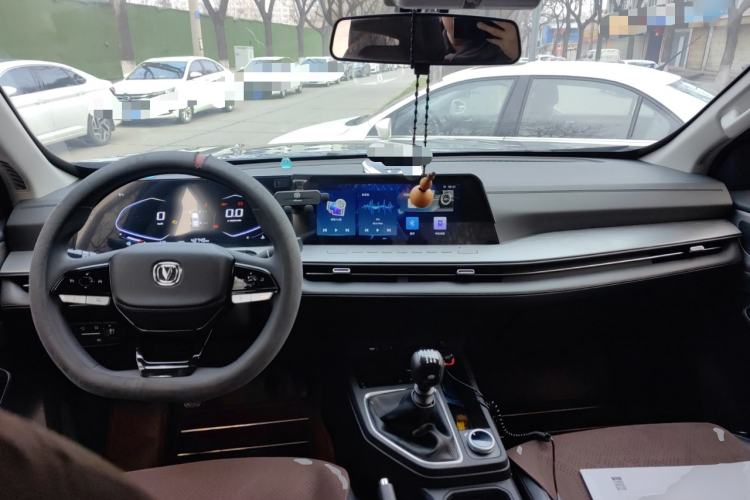 Used CHANGAN Lantop 2023 2.0T Manual 4x4 Diesel Elite Long-Box Version Center Console