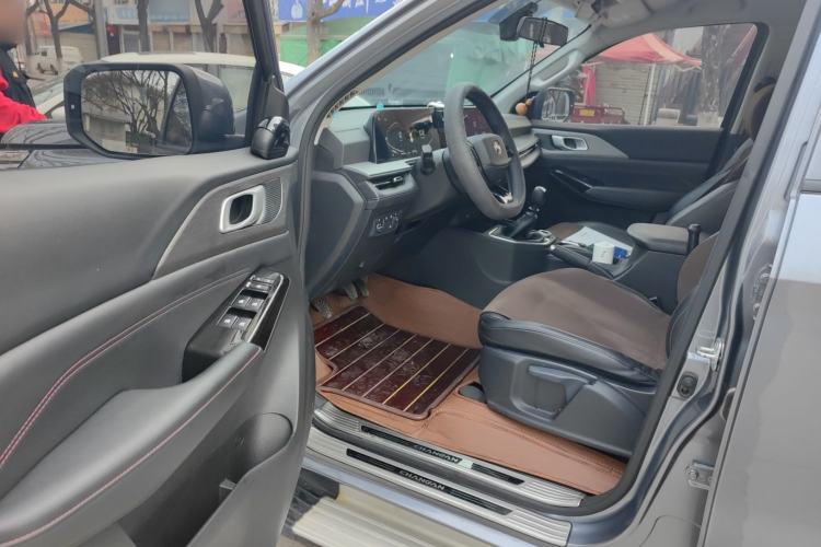 Used CHANGAN Lantop 2023 2.0T Manual 4x4 Diesel Elite Long-Box Version Driver Seat