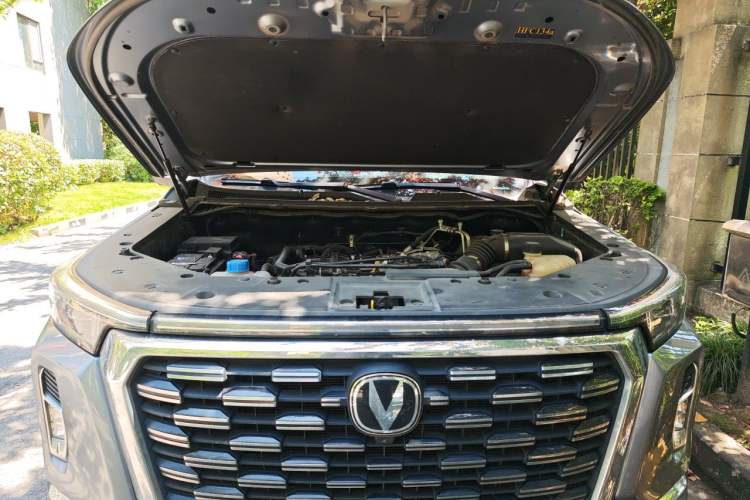 Used CHANGAN Lantop 2023 2.0T Automatic 4x4 Gasoline Flagship Standard Cab Engine Bay