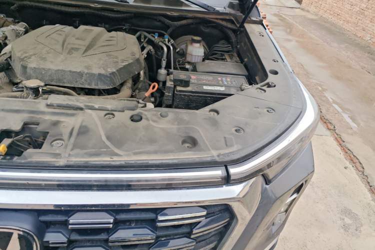 Used CHANGAN Lantop 2023 2.0T Manual 4x4 Diesel Flagship Long-Box Version Engine Bay Left