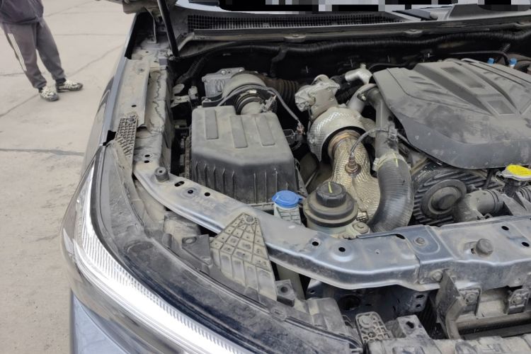 Used CHANGAN Lantop 2023 2.0T Manual 4x4 Diesel Elite Long-Box Version Engine Bay Right