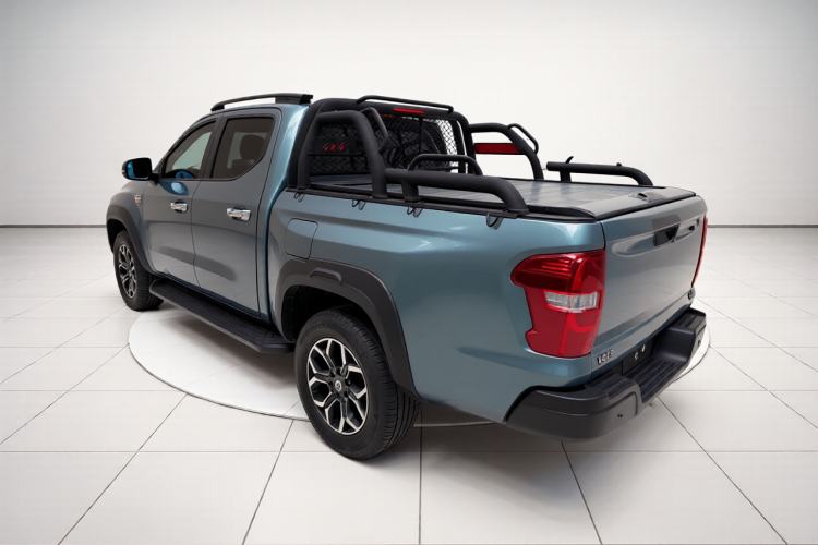 Used CHANGAN Lantop 2023 2.0T Automatic 4x4 Gasoline Flagship Standard Cab Exterior 3