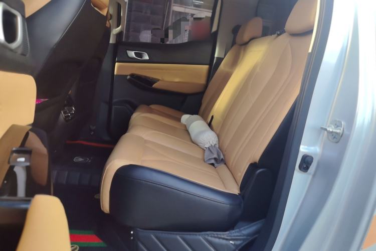 Used CHANGAN Lantop 2023 2.0T Automatic 4x4 Gasoline Flagship Standard Cab Left Rear Seat