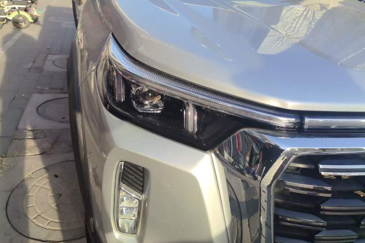 Used CHANGAN Lantop 2023 2.0T Automatic 4x4 Gasoline Flagship Standard Cab Right Front Headlight