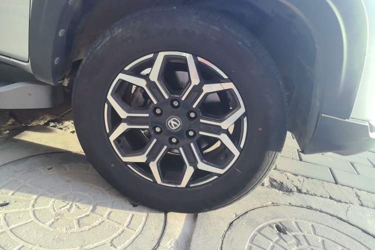 Used CHANGAN Lantop 2023 2.0T Automatic 4x4 Gasoline Flagship Standard Cab Right Front Wheel Hub