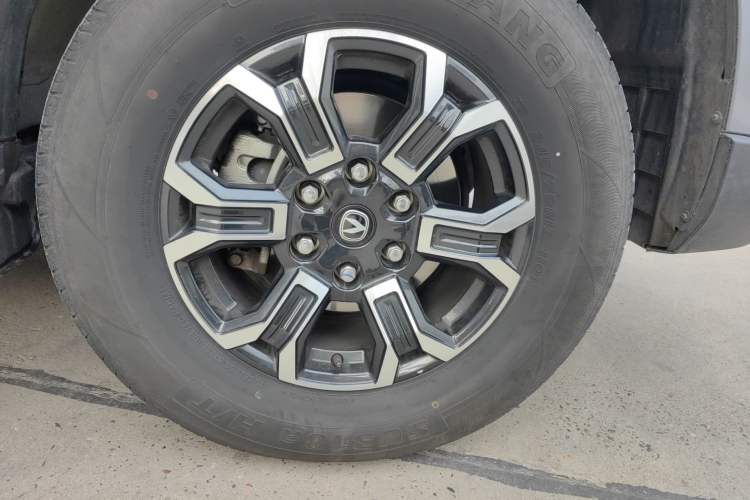 Used CHANGAN Lantop 2023 2.0T Manual 4x4 Diesel Elite Long-Box Version Right Front Wheel Hub