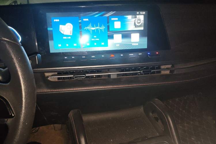 Used CHANGAN Lantop 2023 2.0T Automatic All-Wheel Drive Gasoline Elite Version with Long Wheelbase Audio And AC Panel