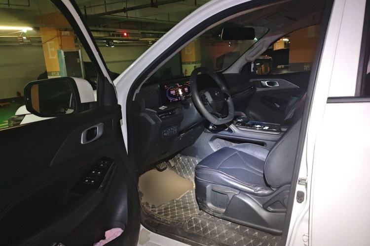 Used CHANGAN Lantop 2023 2.0T Automatic All-Wheel Drive Gasoline Elite Version with Long Wheelbase Driver Seat
