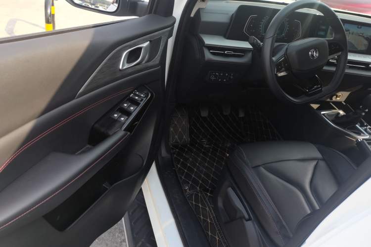 Used CHANGAN Lantop 2023 2.0T Manual 4x4 Diesel Flagship Long-Box Version Driver Seat