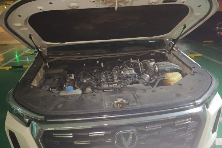 Used CHANGAN Lantop 2023 2.0T Automatic All-Wheel Drive Gasoline Elite Version with Long Wheelbase Engine Bay