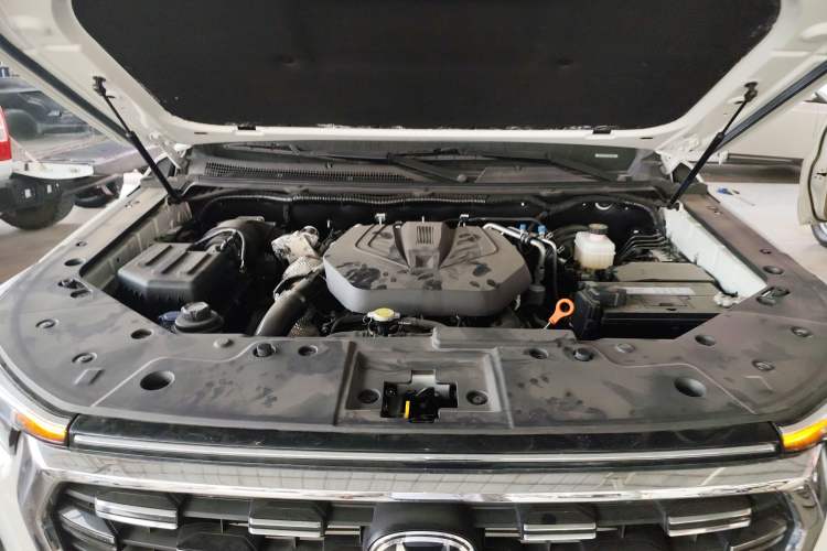 Used CHANGAN Lantop 2023 2.0T Manual 4x4 Diesel Elite Standard Cab Engine Bay