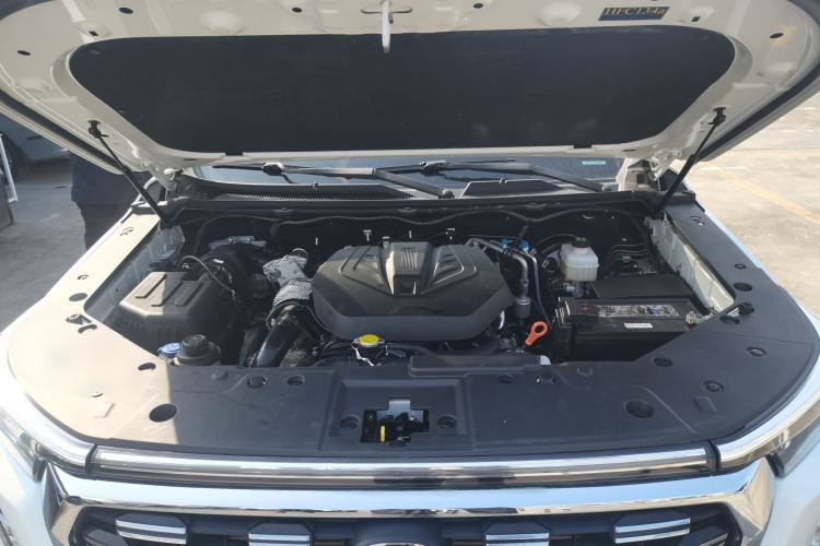 Used CHANGAN Lantop 2023 2.0T Manual 4x4 Diesel Flagship Long-Box Version Engine Bay