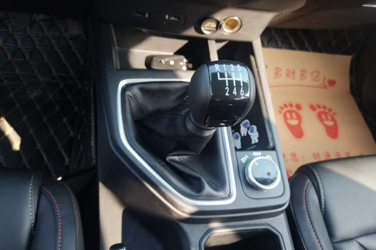 Used CHANGAN Lantop 2023 2.0T Manual 4x4 Diesel Flagship Long-Box Version Gear Lever