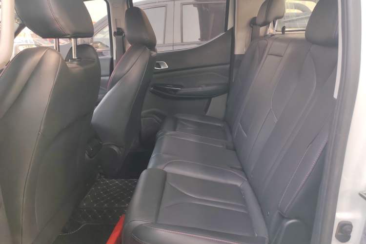 Used CHANGAN Lantop 2023 2.0T Manual Two-Wheel Drive Gasoline Elite Version Standard Cab Interior 1
