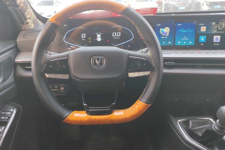 Used CHANGAN Lantop 2023 2.0T Manual Two-Wheel Drive Gasoline Elite Version Standard Cab Interior 5