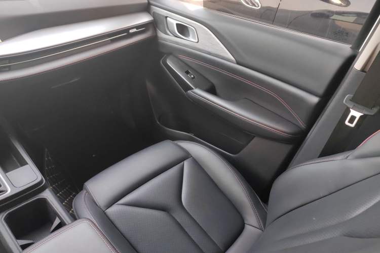 Used CHANGAN Lantop 2023 2.0T Manual Two-Wheel Drive Gasoline Elite Version Standard Cab Interior 6