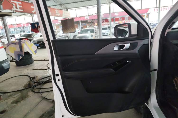 Used CHANGAN Lantop 2023 2.0T Manual 4x4 Diesel Elite Standard Cab Left Front Door Interior
