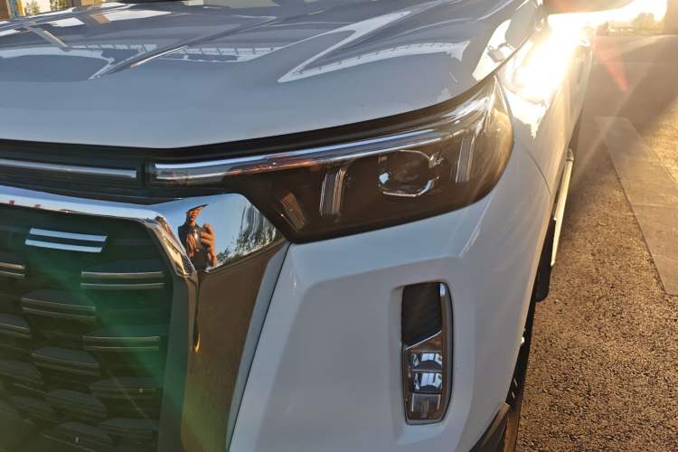 Used CHANGAN Lantop 2023 2.0T Manual Two-Wheel Drive Gasoline Elite Version Standard Cab Left Front Headlight