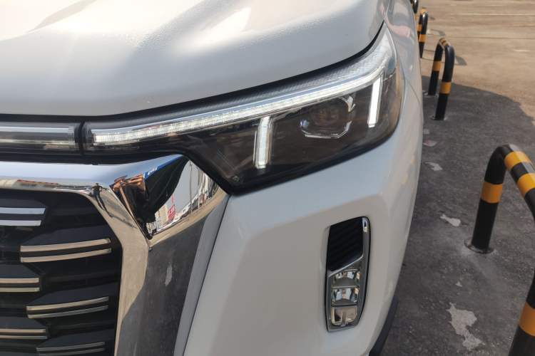 Used CHANGAN Lantop 2023 2.0T Manual 4x4 Diesel Flagship Long-Box Version Left Front Headlight