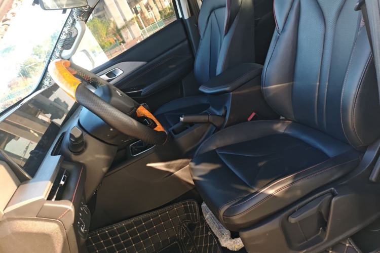 Used CHANGAN Lantop 2023 2.0T Manual Two-Wheel Drive Gasoline Elite Version Standard Cab Left Front Seat