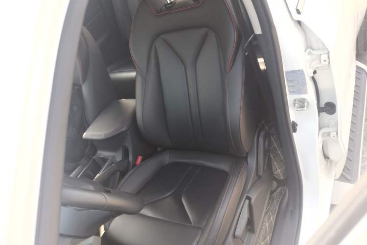 Used CHANGAN Lantop 2023 2.0T Manual 4x4 Diesel Flagship Long-Box Version Left Front Seat