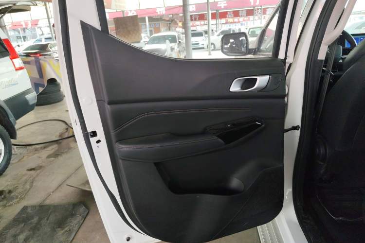Used CHANGAN Lantop 2023 2.0T Manual 4x4 Diesel Elite Standard Cab Left Rear Door Interior