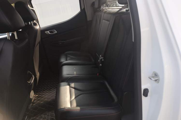 Used CHANGAN Lantop 2023 2.0T Manual 4x4 Diesel Flagship Long-Box Version Left Rear Seat