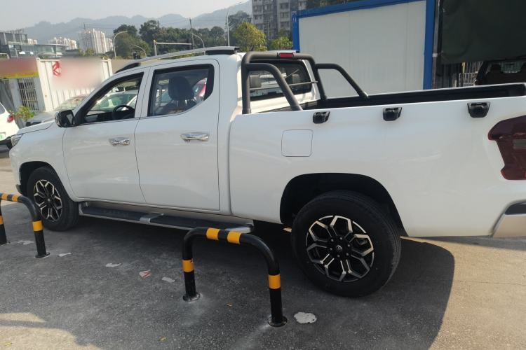 Used CHANGAN Lantop 2023 2.0T Manual 4x4 Diesel Flagship Long-Box Version Left Side