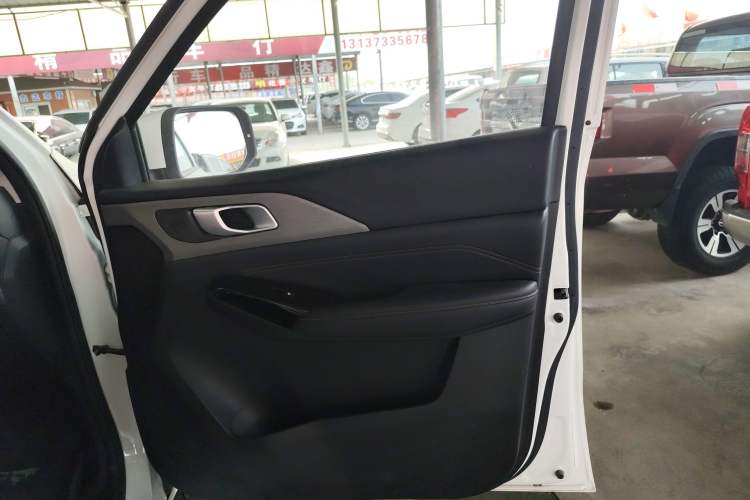 Used CHANGAN Lantop 2023 2.0T Manual 4x4 Diesel Elite Standard Cab Right Front Door Interior