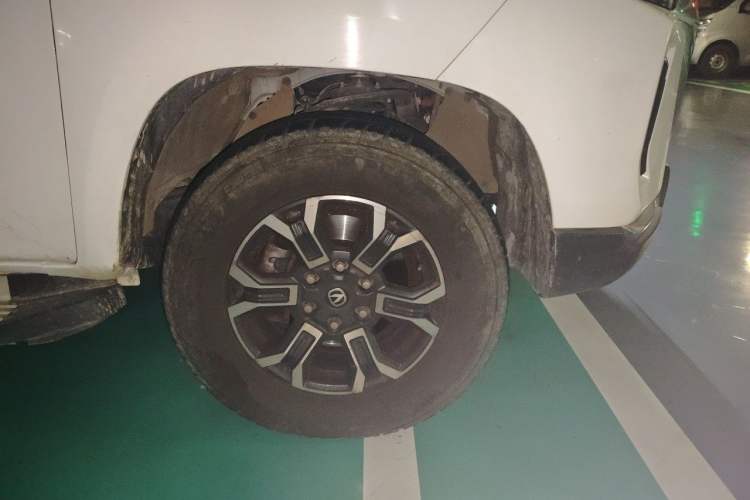 Used CHANGAN Lantop 2023 2.0T Automatic All-Wheel Drive Gasoline Elite Version with Long Wheelbase Right Front Wheel Hub