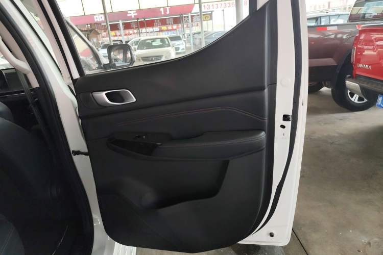 Used CHANGAN Lantop 2023 2.0T Manual 4x4 Diesel Elite Standard Cab Right Rear Door Interior
