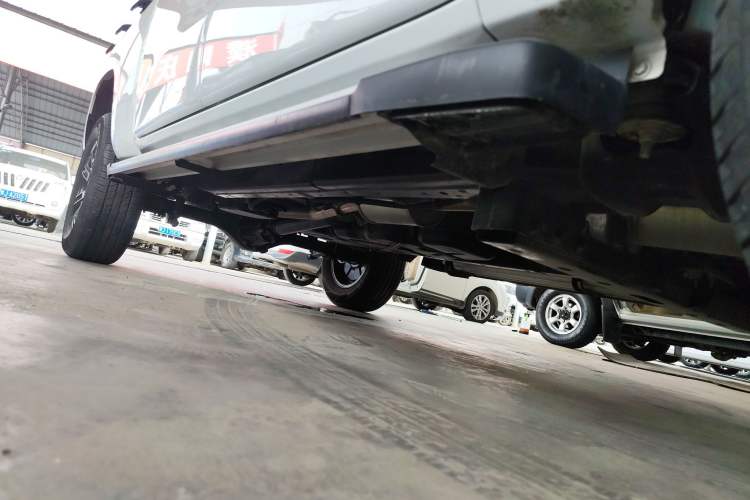 Used CHANGAN Lantop 2023 2.0T Manual 4x4 Diesel Elite Standard Cab Right Side Sill