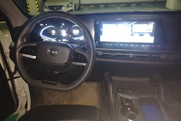 Used CHANGAN Lantop 2023 2.0T Automatic All-Wheel Drive Gasoline Elite Version with Long Wheelbase Steering Wheel