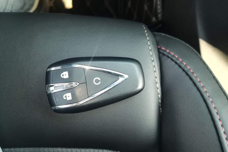 Used CHANGAN Lantop 2023 2.0T Manual 4x4 Diesel Flagship Long-Box Version Vehicle Key