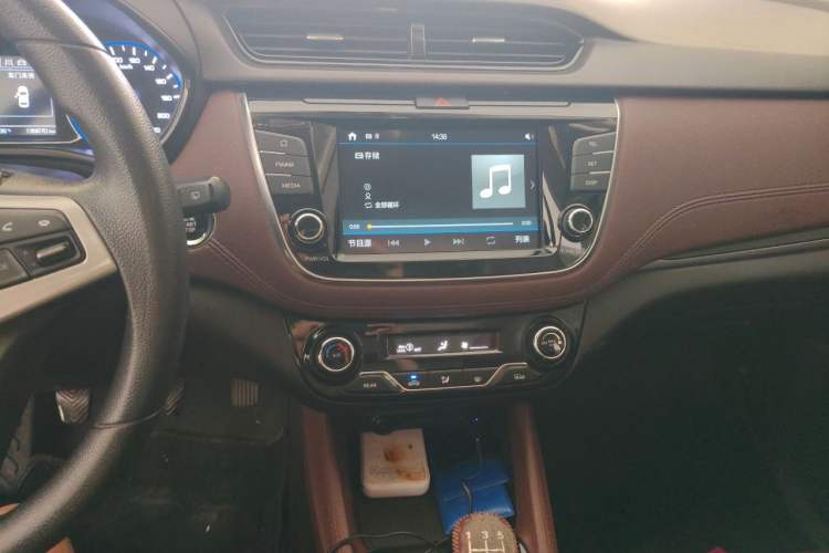 Used CHANGAN Lingxuan 2017 1.6L Manual Elite Model Audio And AC Panel