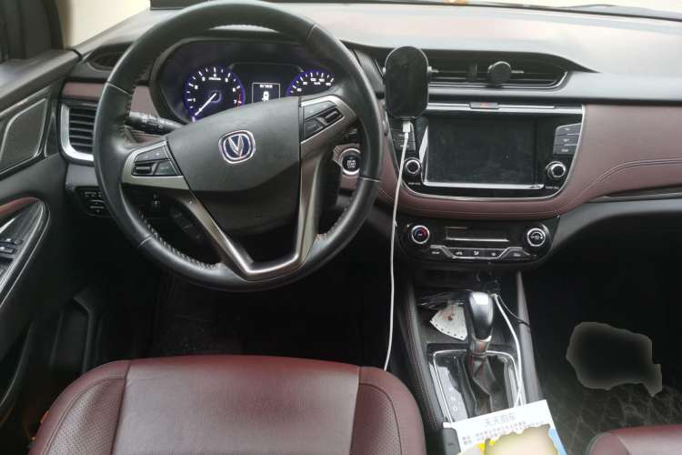 Used CHANGAN Lingxuan 2017 1.5T Automatic Lehuo Elite Model Center Console