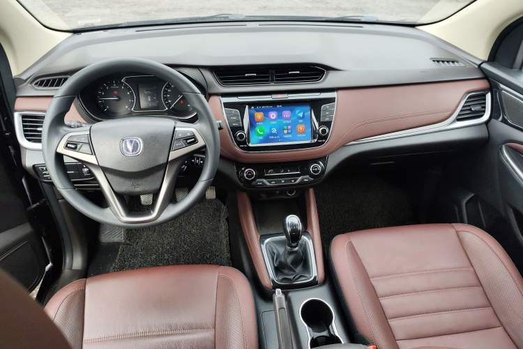 Used CHANGAN Lingxuan 2017 1.6L Manual Happiness Edition Center Console