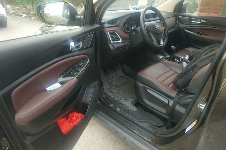 Used CHANGAN Lingxuan 2017 1.6L Manual Elite Model Driver Seat