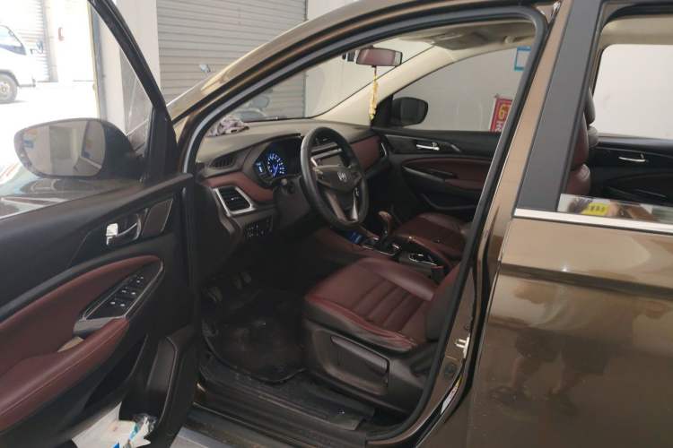 Used CHANGAN Lingxuan 2017 1.6L Manual Elite Model Driver Seat