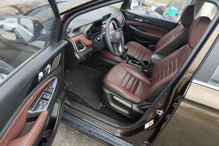 Used CHANGAN Lingxuan 2017 1.6L Manual Happiness Edition Driver Seat